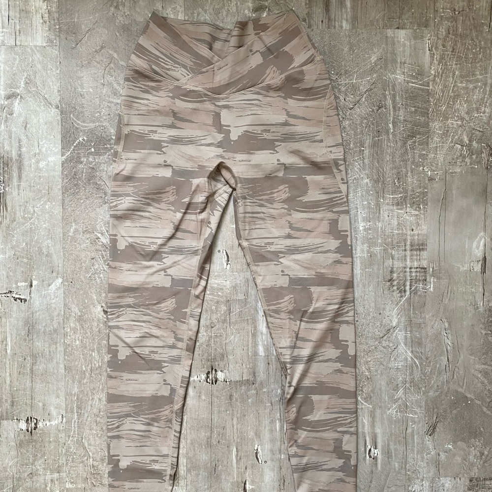 Alphalete surface leggings